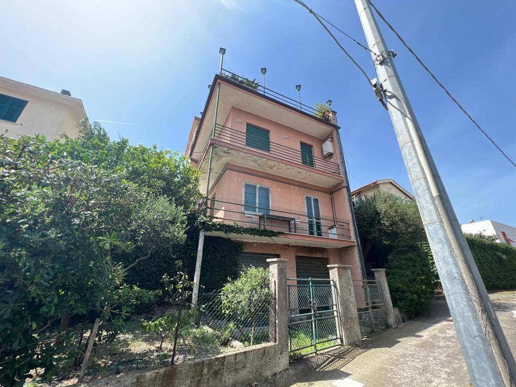 Appartamento a Albissola marina in Via Monte Superiore, 17 - Foto 2