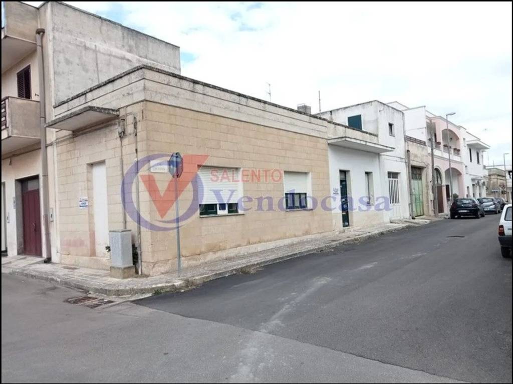 Villa a Corigliano d'otranto in Via Oberdan, 1 - Foto 2
