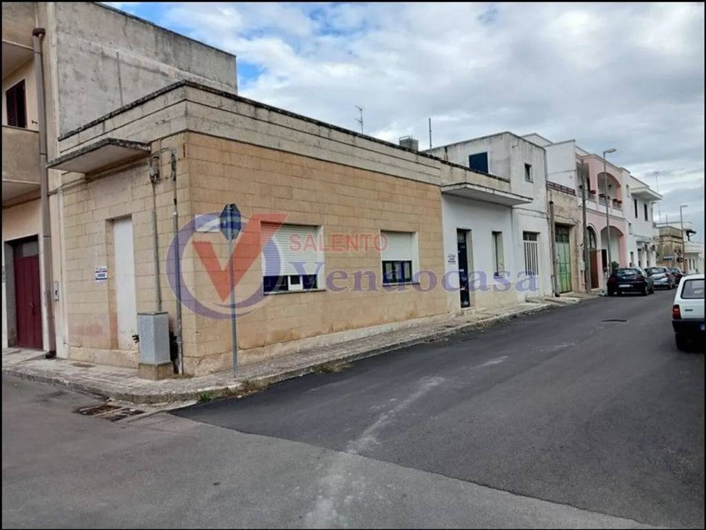 Villa a Corigliano d'otranto in Via Oberdan, 1 - Foto 3