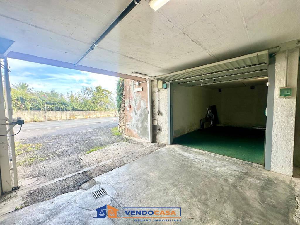 Box / garage a Loano in Viale Enrico Toti, 69 - Foto 2