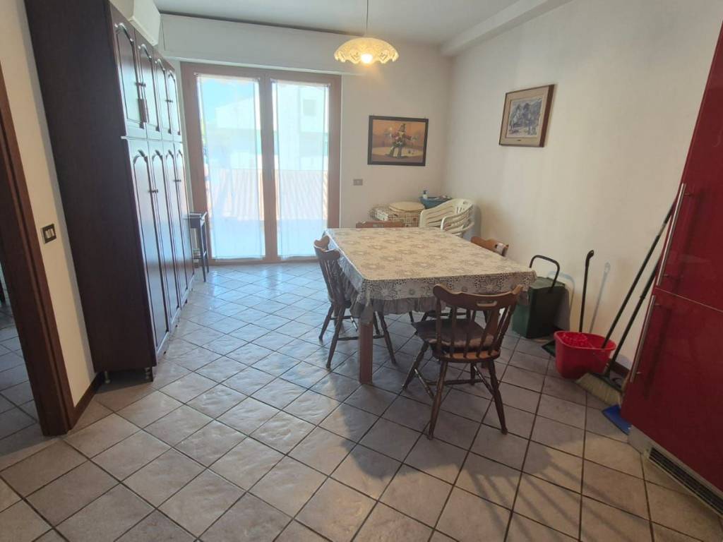 Appartamento a Alba adriatica in Via Calabria, 16 - Foto 4