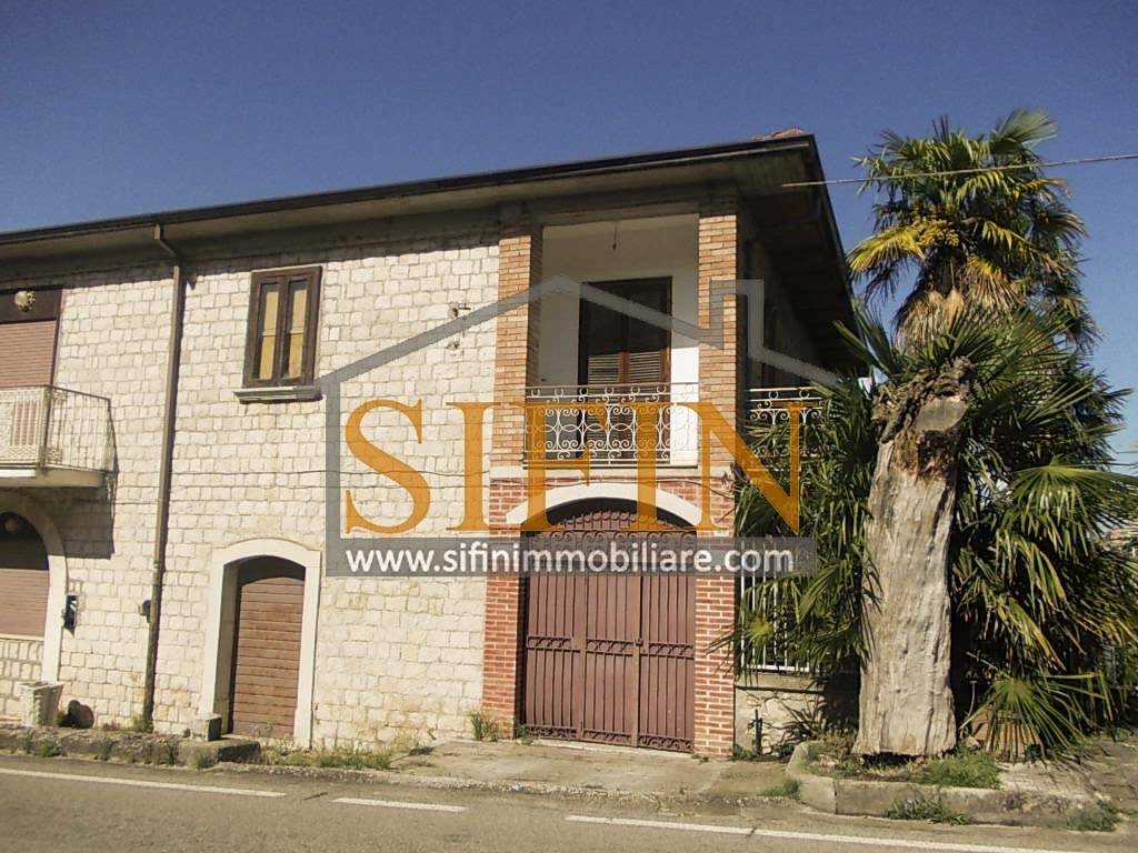 Casa indipendente a Montefusco in Contrada Serra, 54 - Foto 2