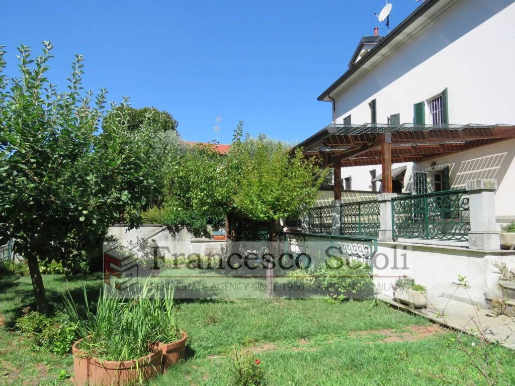 Villa a Saronno in Via Rodolfo Bucco, 10 - Foto 2