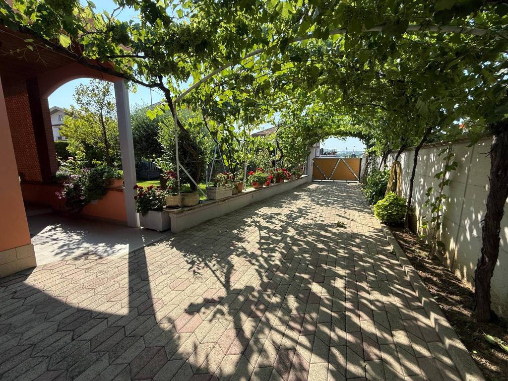 Villa a Montesilvano in Via Vestina, 489 - Foto 2