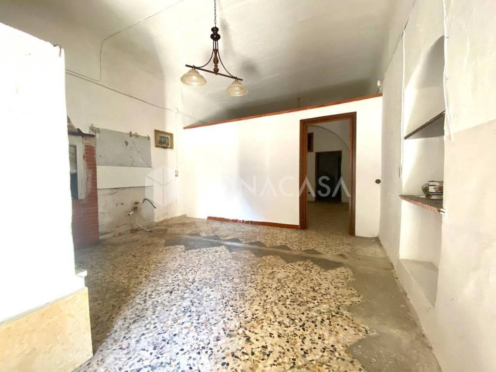 Casa indipendente a Andria in Via Bartolomeo Messadaglia - Foto 3