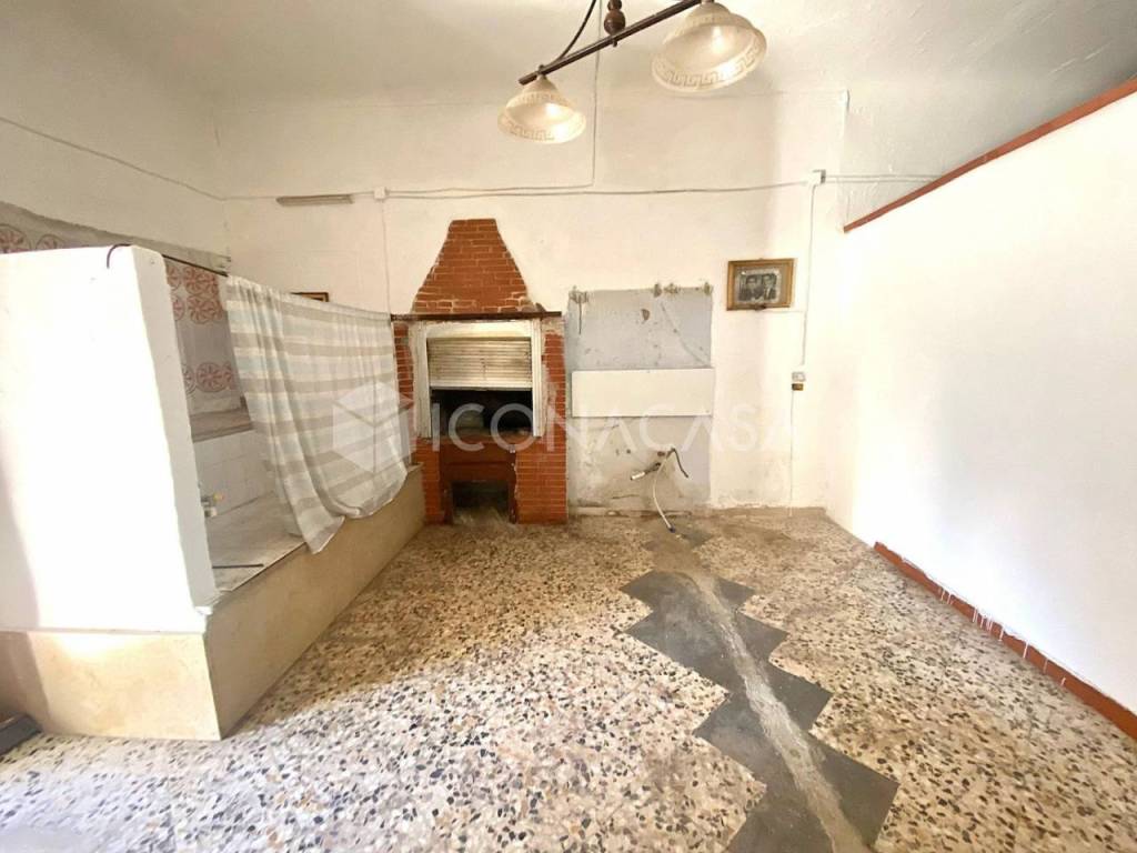 Casa indipendente a Andria in Via Bartolomeo Messadaglia - Foto 4