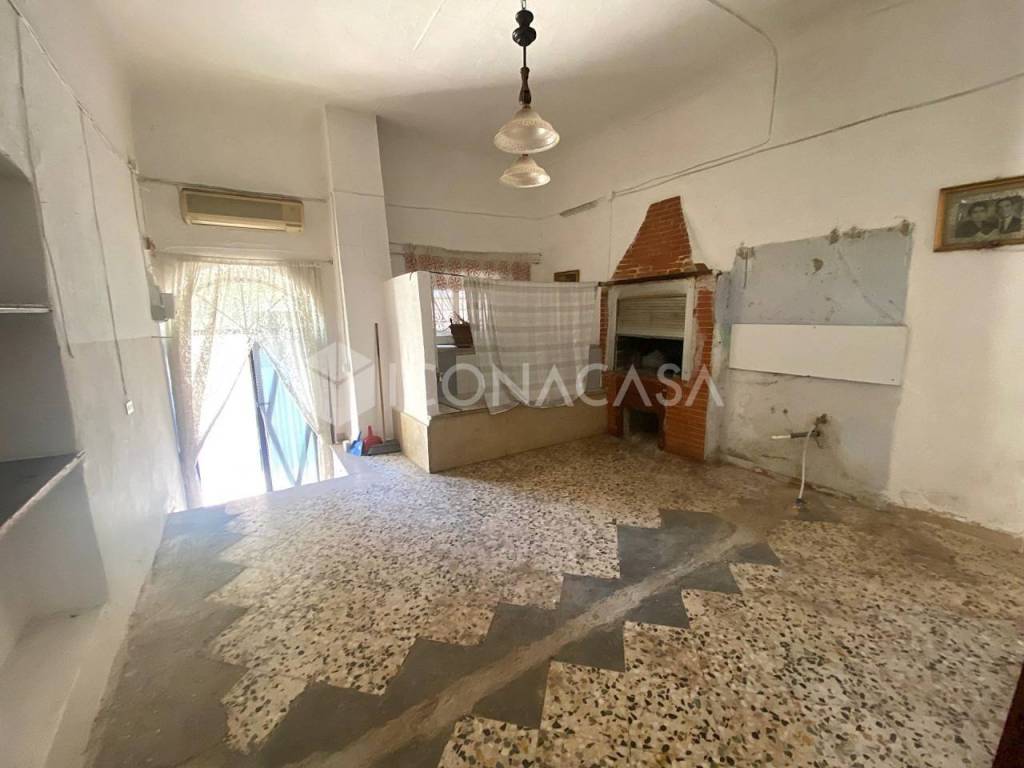 Casa indipendente a Andria in Via Bartolomeo Messadaglia - Foto 5