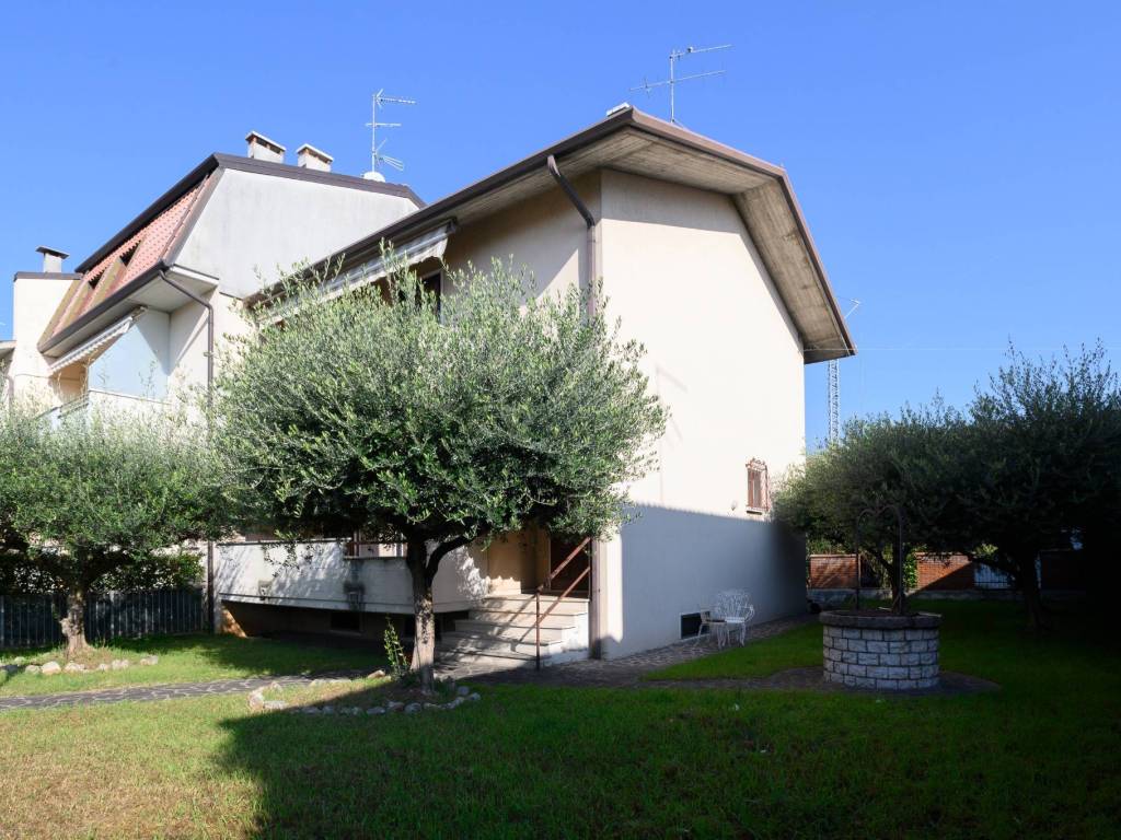 Villa a Villafranca di verona in Via Luigi Prina - Foto 2