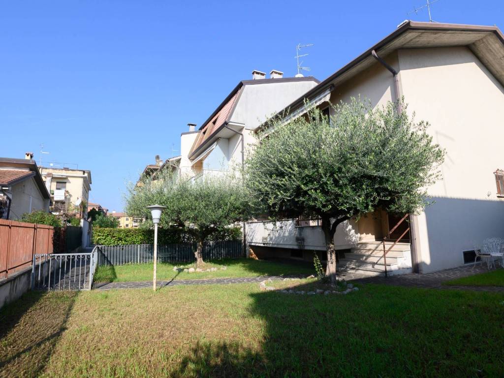 Villa a Villafranca di verona in Via Luigi Prina - Foto 4
