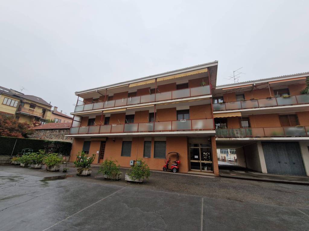 Appartamento a Borgosesia in Via Vittorio Veneto - Foto 2