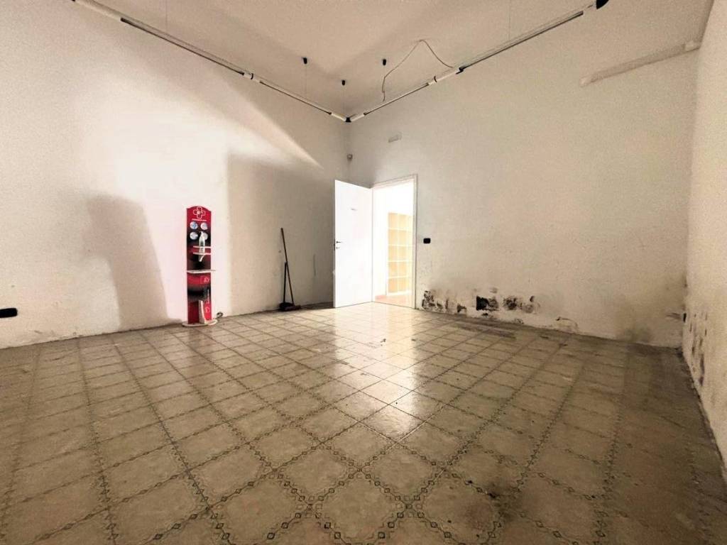 Immobile a Molfetta in Locale commerciale Via Adele Cairoli, 17 - Foto 3