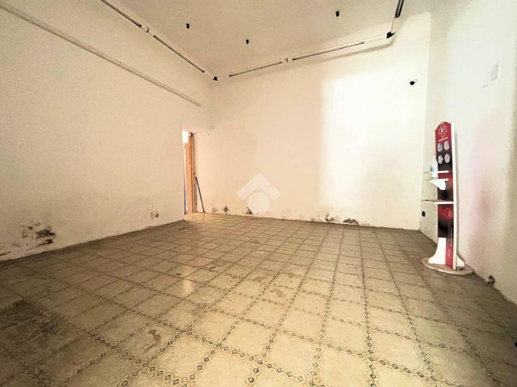 Immobile a Molfetta in Locale commerciale Via Adele Cairoli, 17 - Foto 4