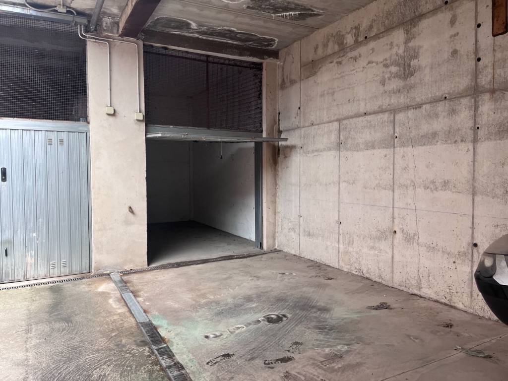 Box / garage a Bologna in Via della Liberazione, 15 - Foto 2