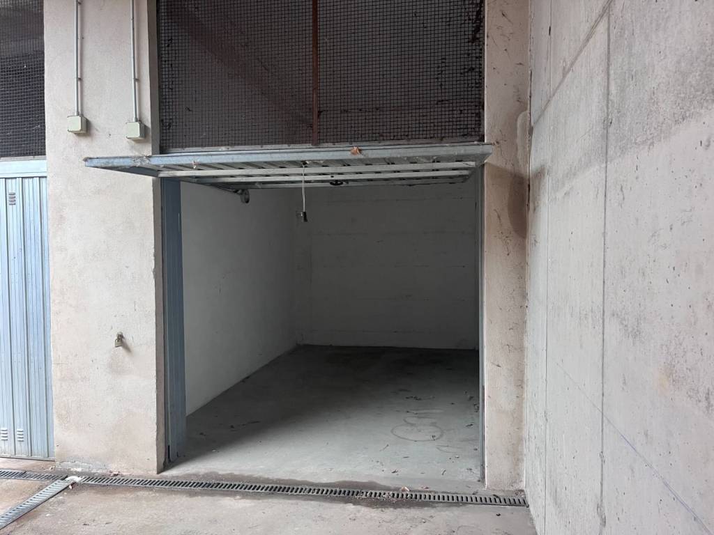 Box / garage a Bologna in Via della Liberazione, 15 - Foto 3