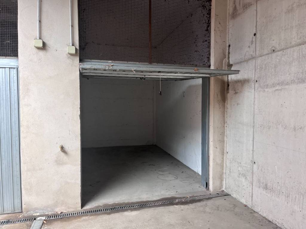 Box / garage a Bologna in Via della Liberazione, 15 - Foto 4