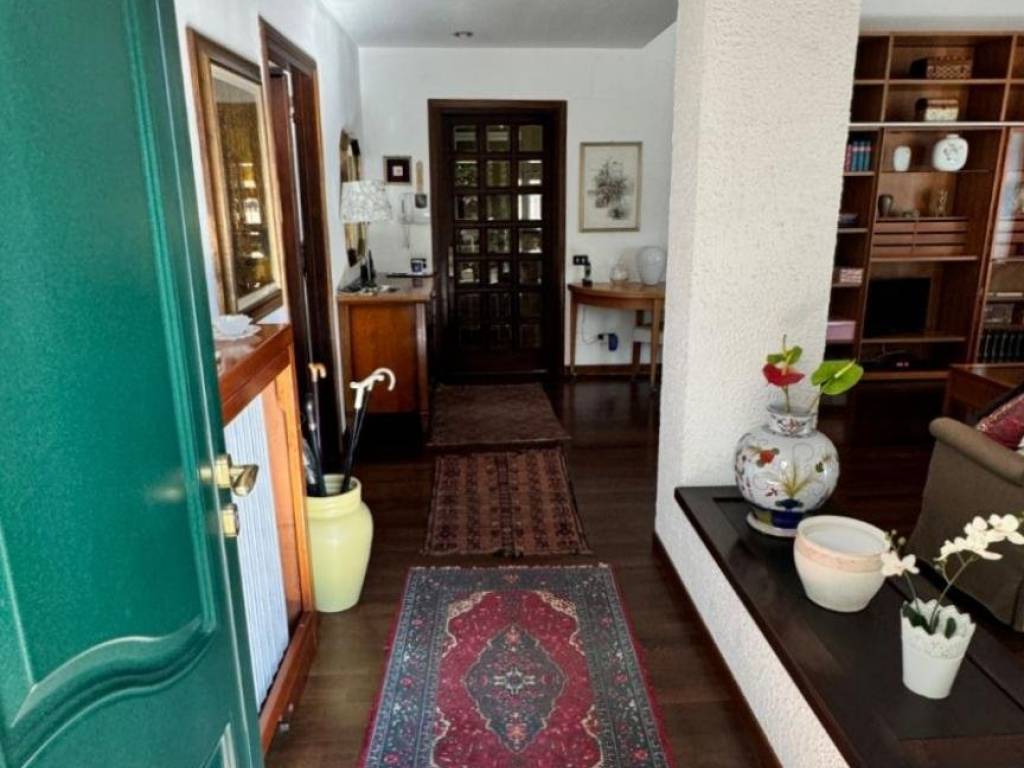 Villa a Rovello porro in Via Dottor L. Carcano, 3 - Foto 2