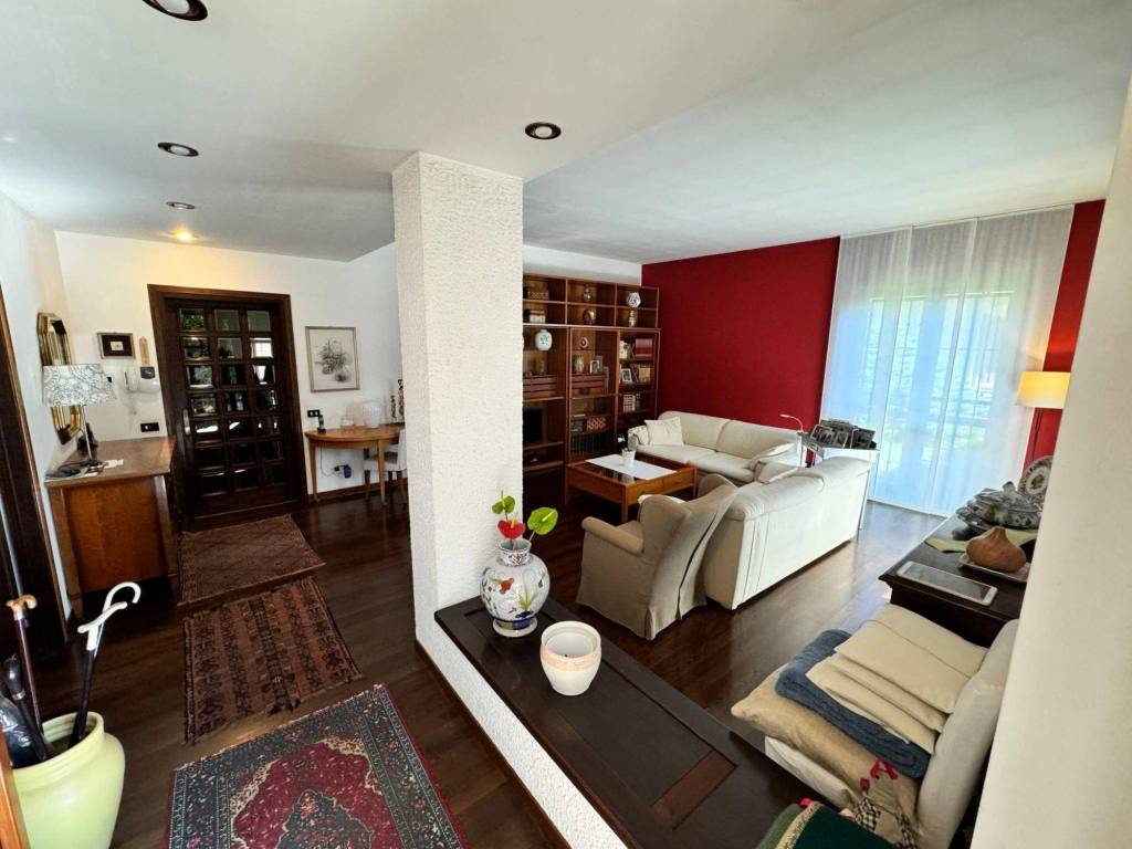 Villa a Rovello porro in Via Dottor L. Carcano, 3 - Foto 3