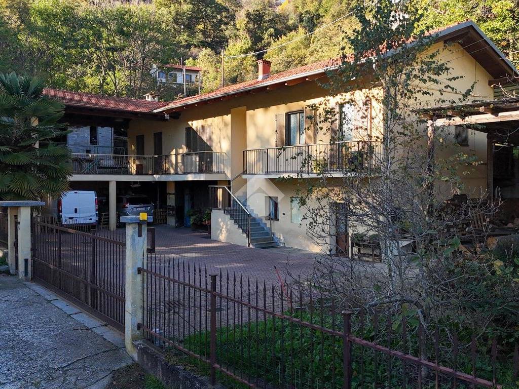 Casa indipendente a Revello in Via Antica del Castello, 1 - Foto 2