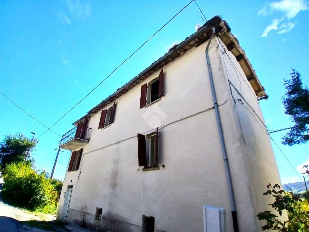 Casa indipendente a Gubbio in Frazione Casamorcia - Foto 2