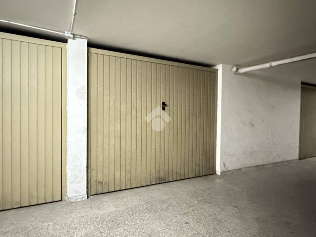 Box / garage a Bari in Via Alfredo Spilotros, 2 - Foto 3