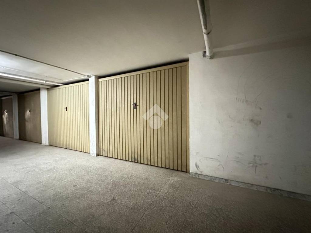 Box / garage a Bari in Via Alfredo Spilotros, 2 - Foto 4