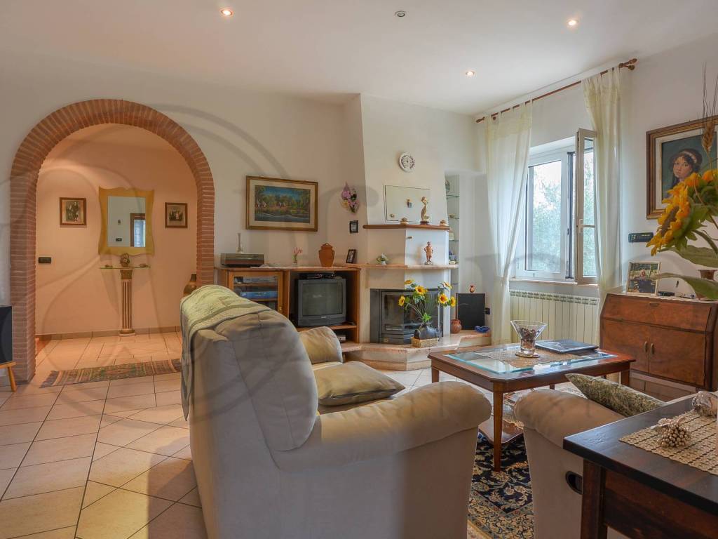 Villa a Maenza in Via Colle La Penna - Foto 2