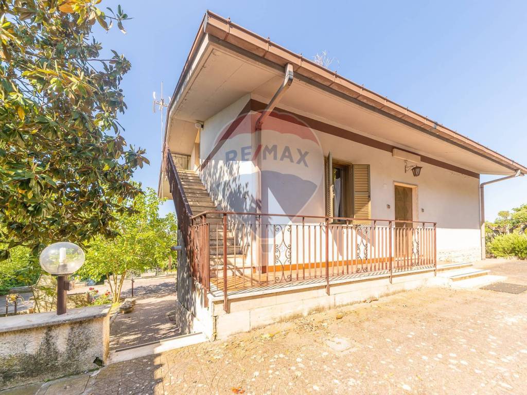 Villa a Gallicano nel lazio in VIA MALVASIA, 5 - Foto 2