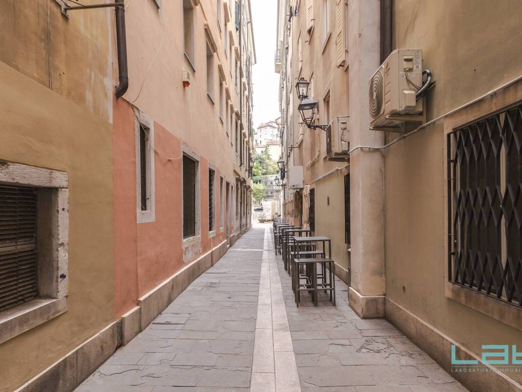 Appartamento a Trieste in Via del Ponte, 5 - Foto 2