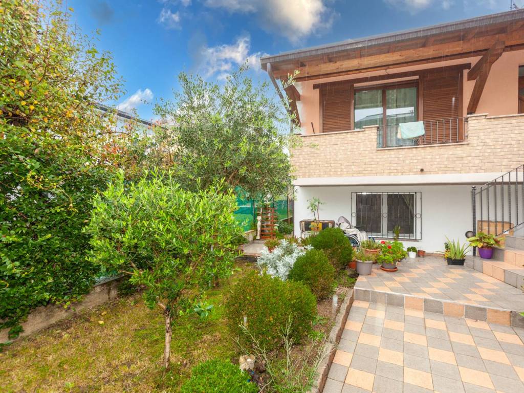 Villa a Mozzate in Via Antonio Guglielmetti, 18 - Foto 2