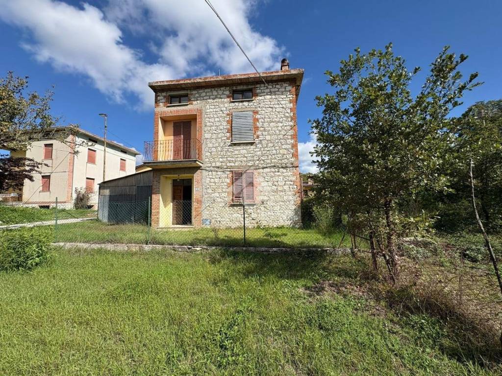 Casa indipendente a Gubbio in Via della Volpe - Foto 2