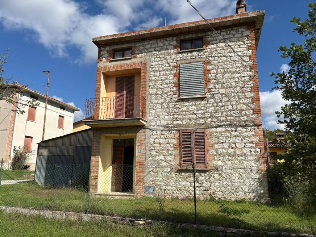 Casa indipendente a Gubbio in Via della Volpe - Foto 3