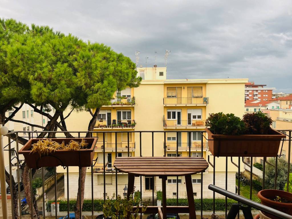 Appartamento a Livorno in Viale dei Pini - Foto 4