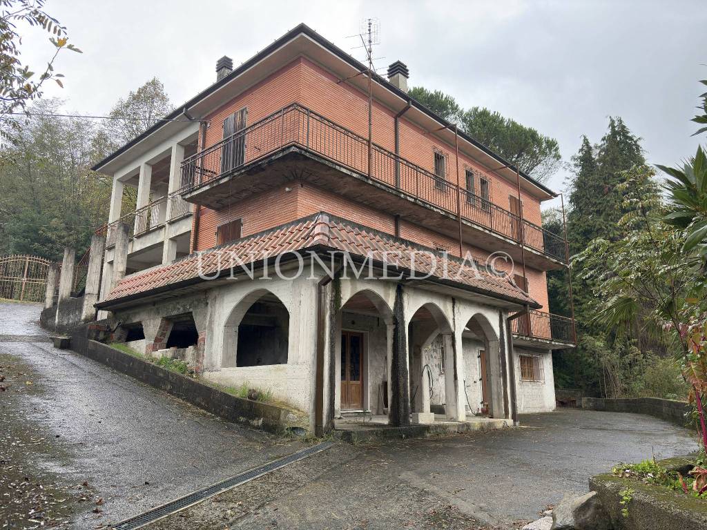 Villa a Follo in Via Brigate Partigiane - Foto 2