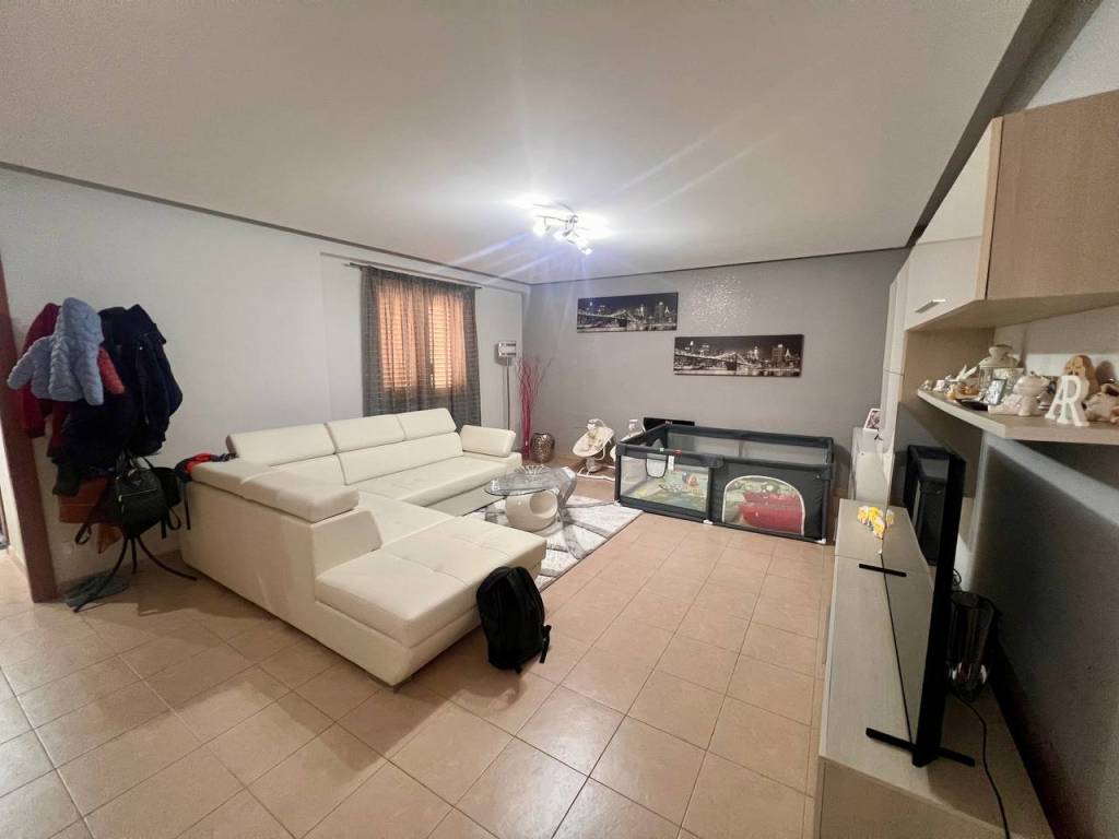 Appartamento a Belpasso in Via Parroco Roccella - Foto 3