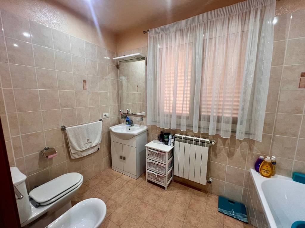 Appartamento a Belpasso in Via Parroco Roccella - Foto 4