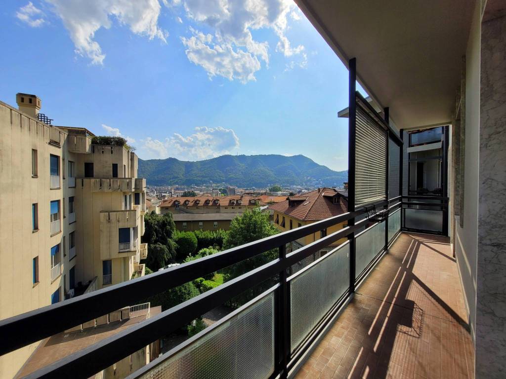 Appartamento a Como in Via Tommaso Grossi, 36 - Foto 2