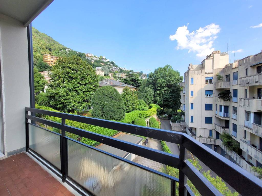Appartamento a Como in Via Tommaso Grossi, 36 - Foto 3