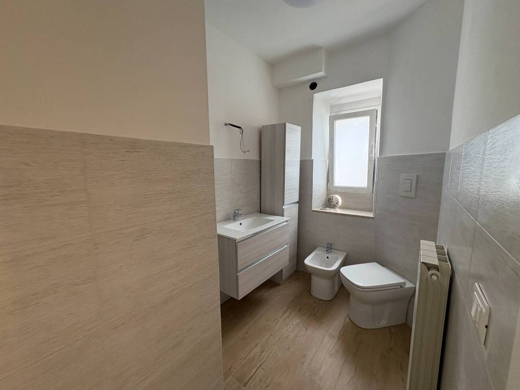 Appartamento a Ancona in Viale Cristoforo Colombo, 7 - Foto 2