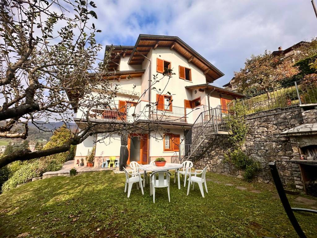 Villa a Val brembilla in Via Ravagna, 4 - Foto 2