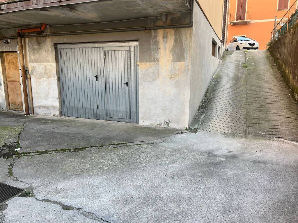 Box / garage a Verbania in Piazza Mercato, 1 - Foto 2