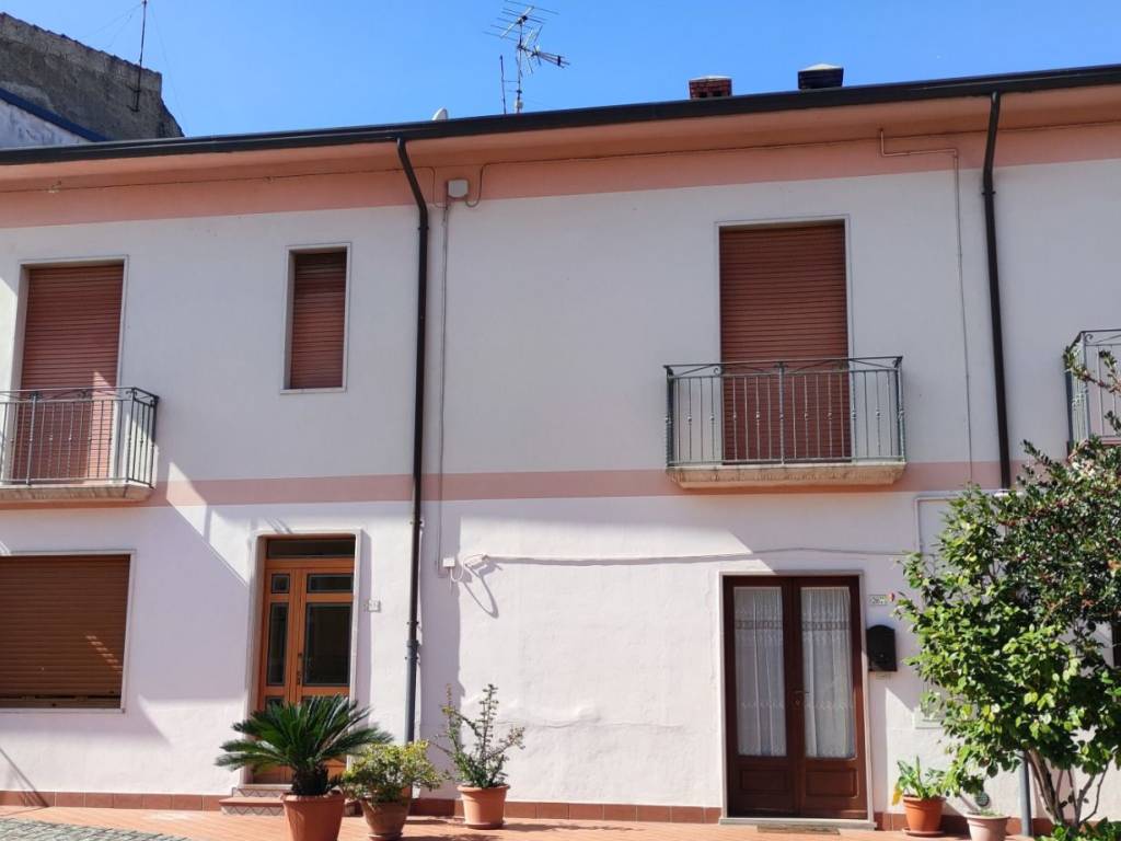 Casa indipendente a Pietradefusi in Via Roma, 277 - Foto 2