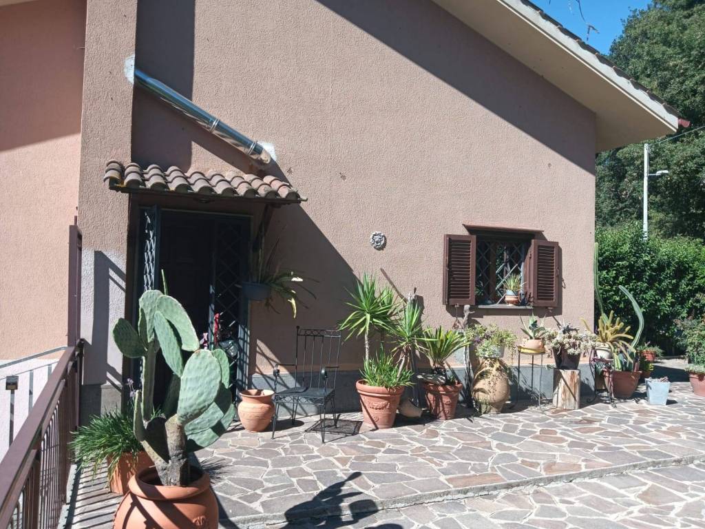 Villa a Trevignano romano in Via Parigi, 19 - Foto 5