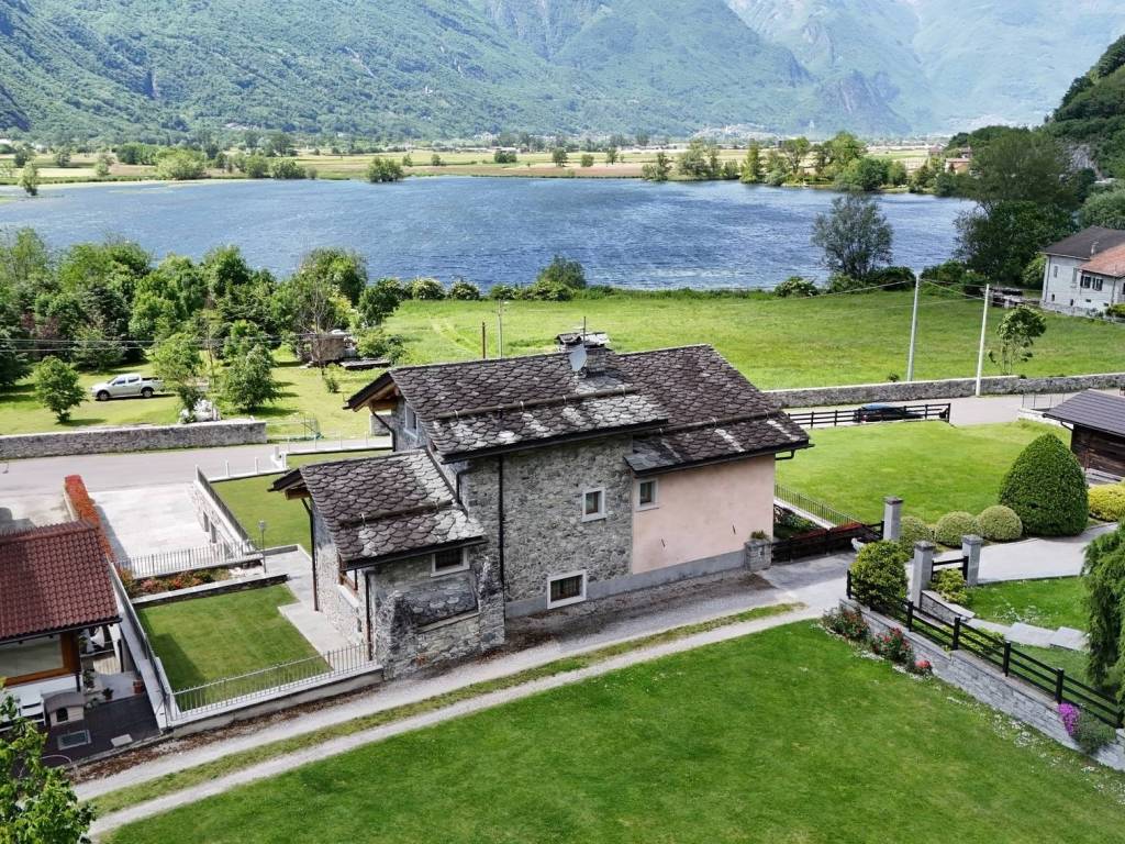 Villa a Novate mezzola in via della riva, 536 - Foto 2