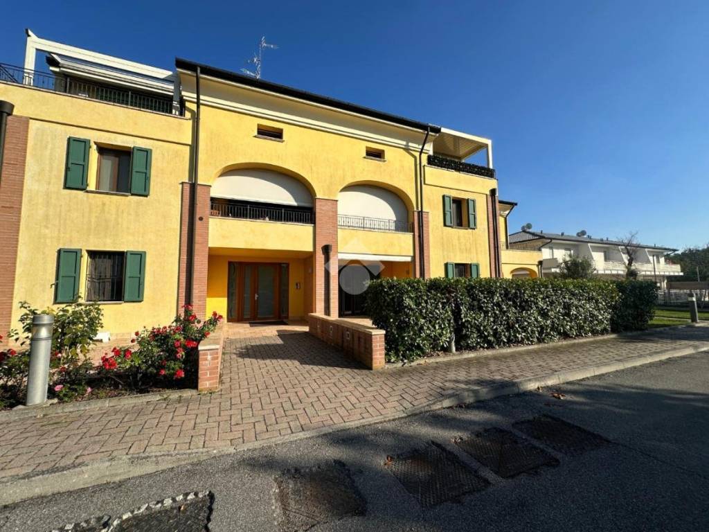 Appartamento a Mirandola in Via EUGENIO CURIEL, 12 - Foto 2