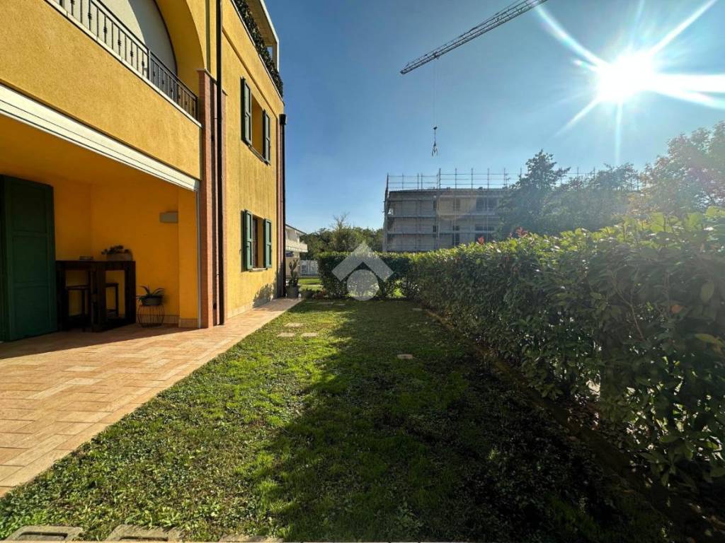 Appartamento a Mirandola in Via EUGENIO CURIEL, 12 - Foto 4