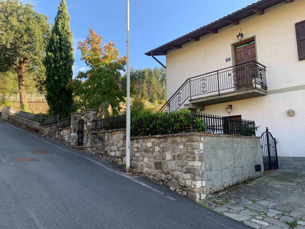 Villa a Chitignano in Via Villaggio Benedetti - Foto 2