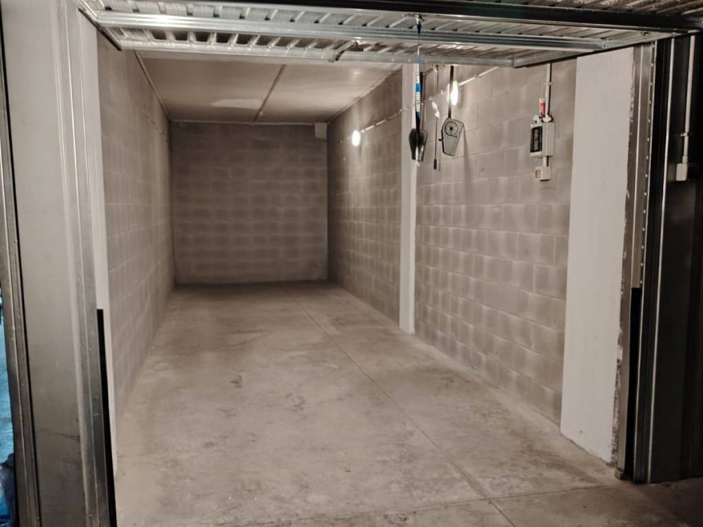 Box / garage a Collegno in Via Fratelli Tortone, 1 - Foto 2