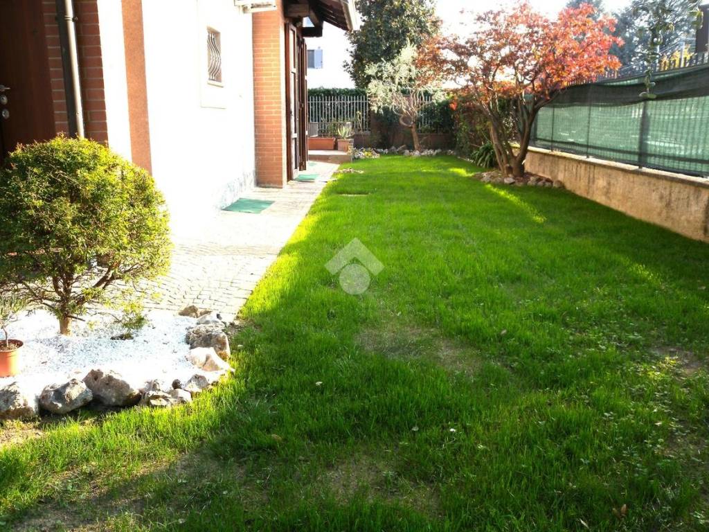 Villa a Origgio in Via Alessandro volta, 60 - Foto 2