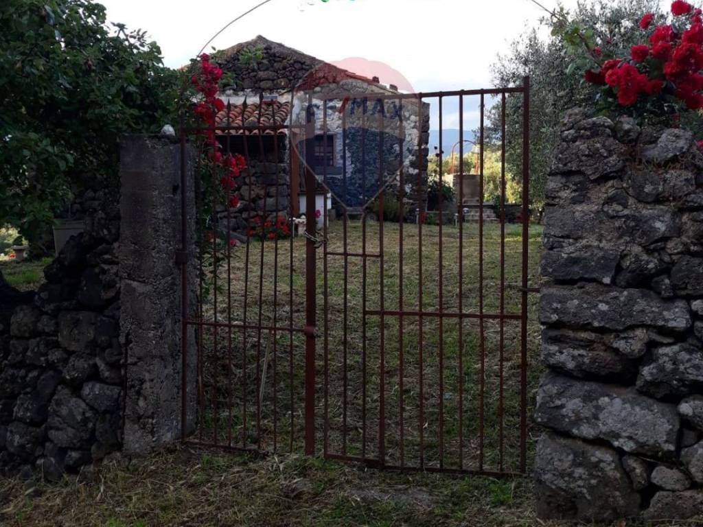 Casa indipendente a Castiglione di sicilia in strada provincile 64, 19 - Foto 2