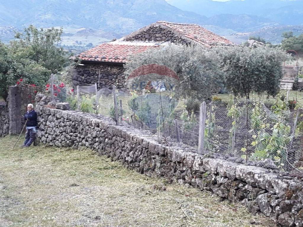 Casa indipendente a Castiglione di sicilia in strada provincile 64, 19 - Foto 5